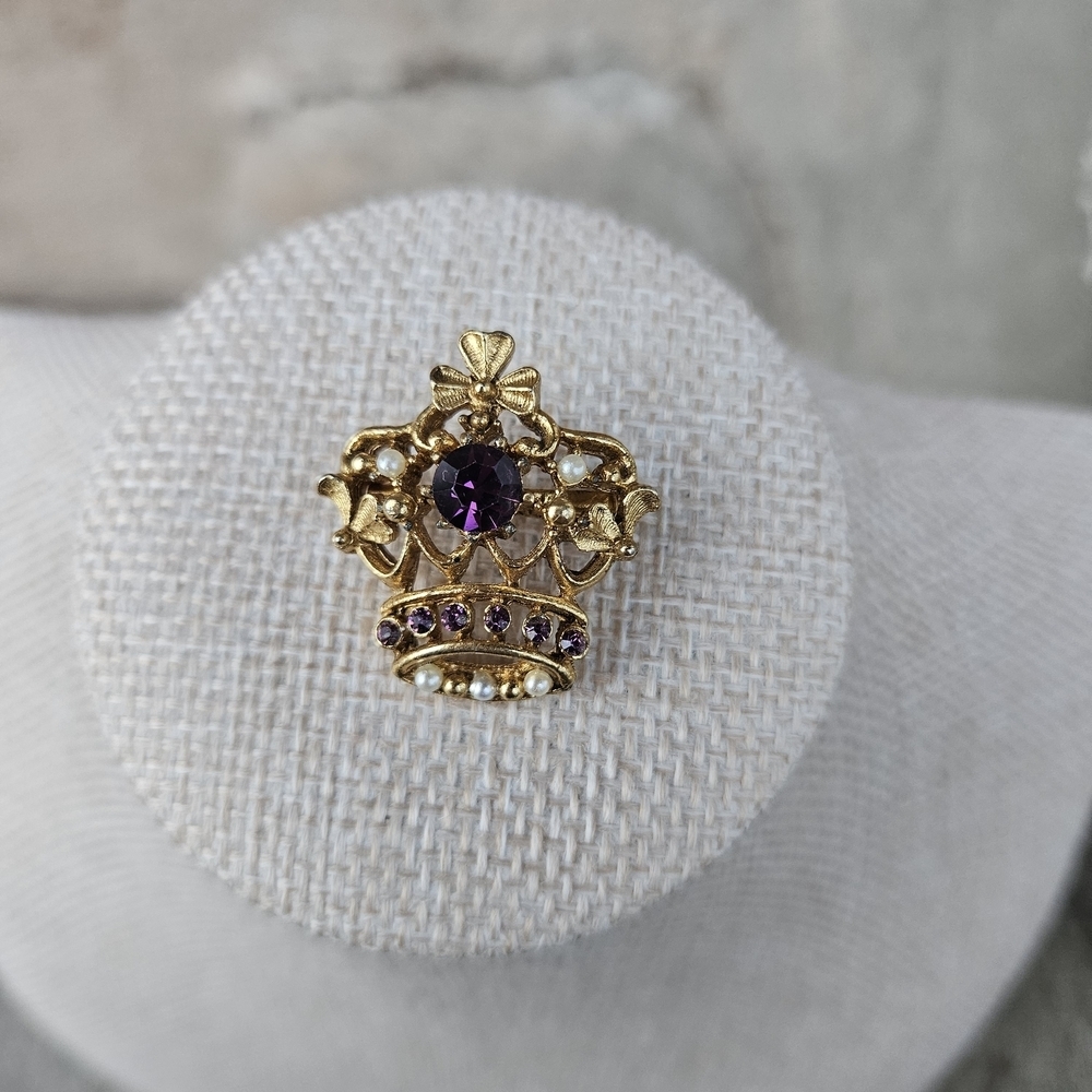Elegant Vintage Gold and Purple Faux Pearl Crown Brooch Women's Accessory Queen